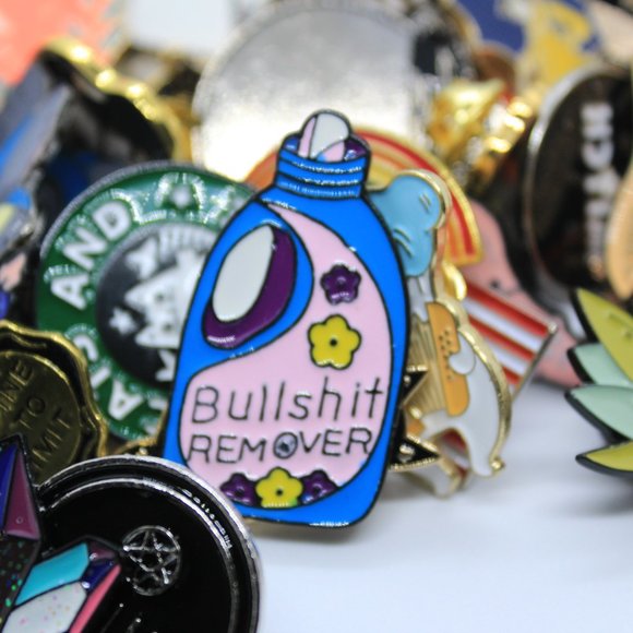 MYSTERY PINS 5 flawed pins box - see description - Picture 3 of 8